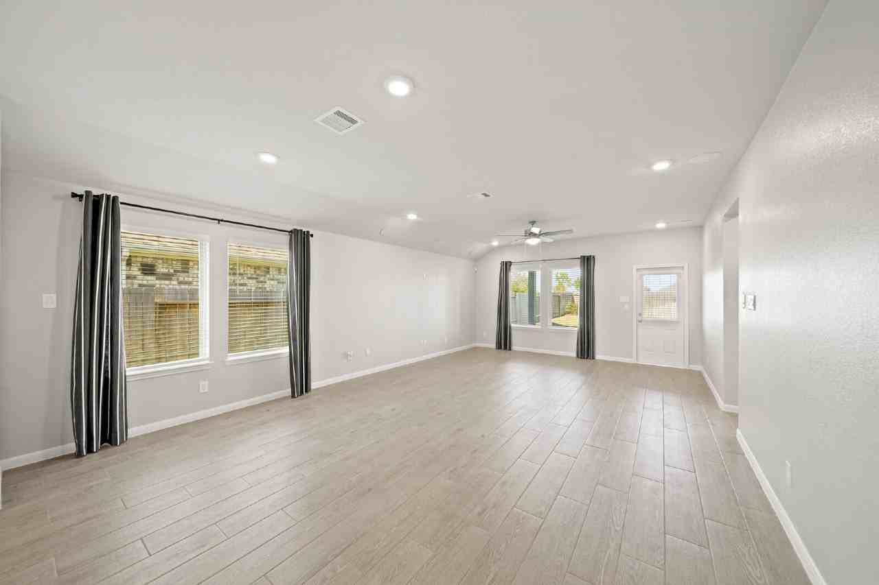 2307 Gentle Breeze Ln - Photo 7 of 26