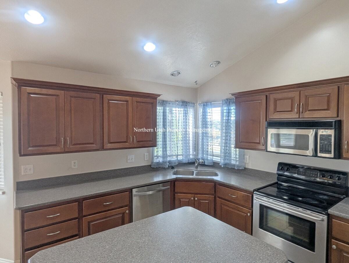 1148 6000 South - Photo 5 of 30