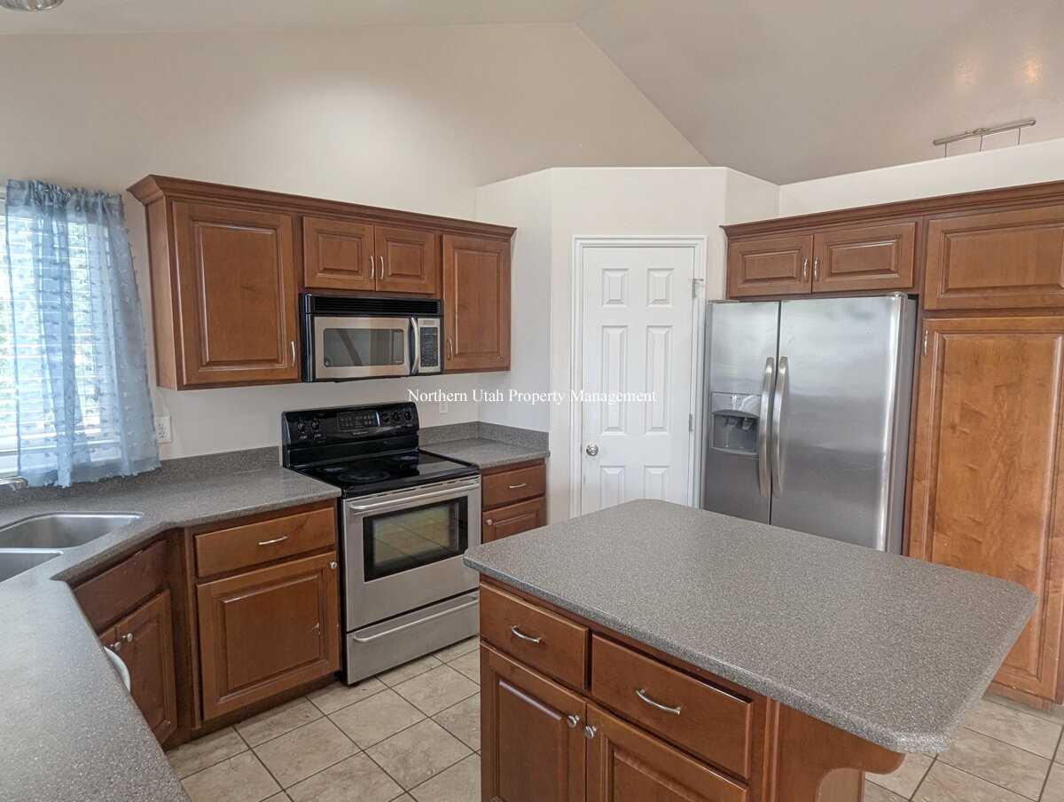 1148 6000 South - Photo 6 of 30