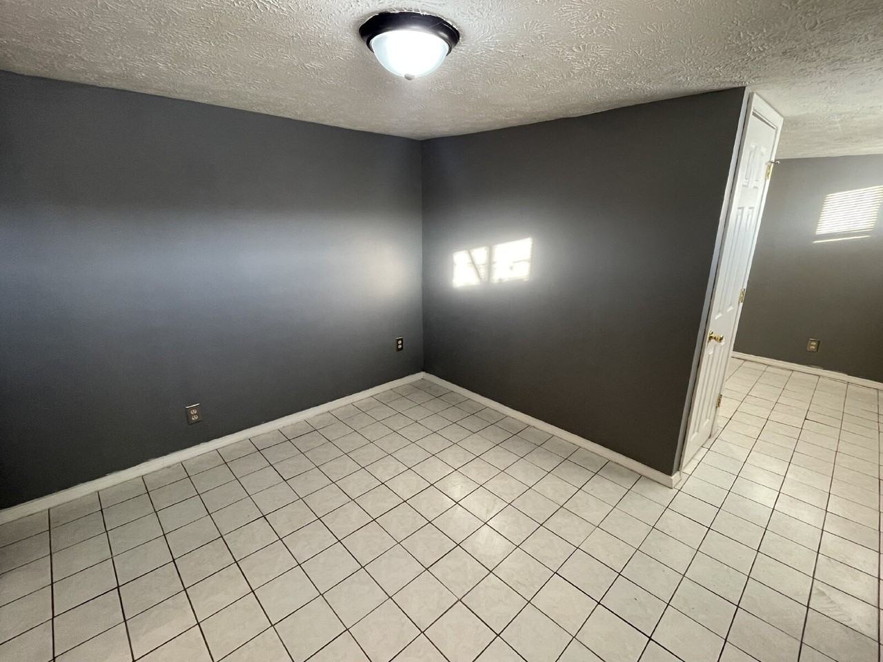 4915 West 11th Street - Photo 2 of 7