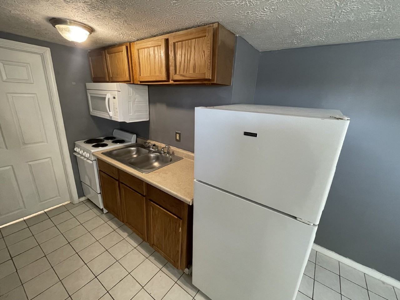 4915 West 11th Street - Photo 3 of 7