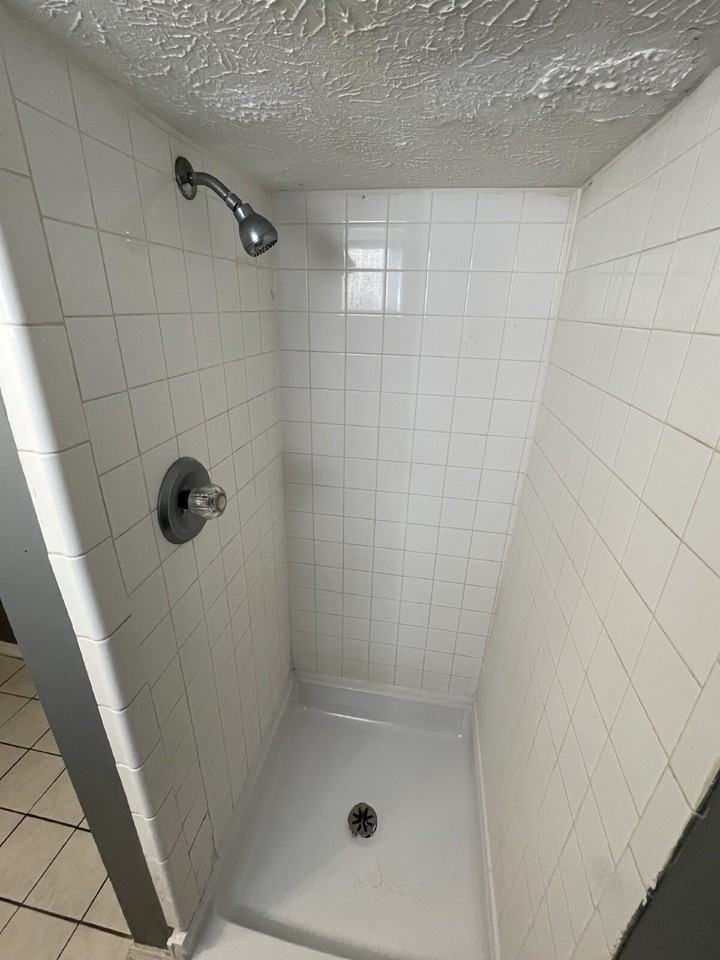 4915 West 11th Street - Photo 6 of 7