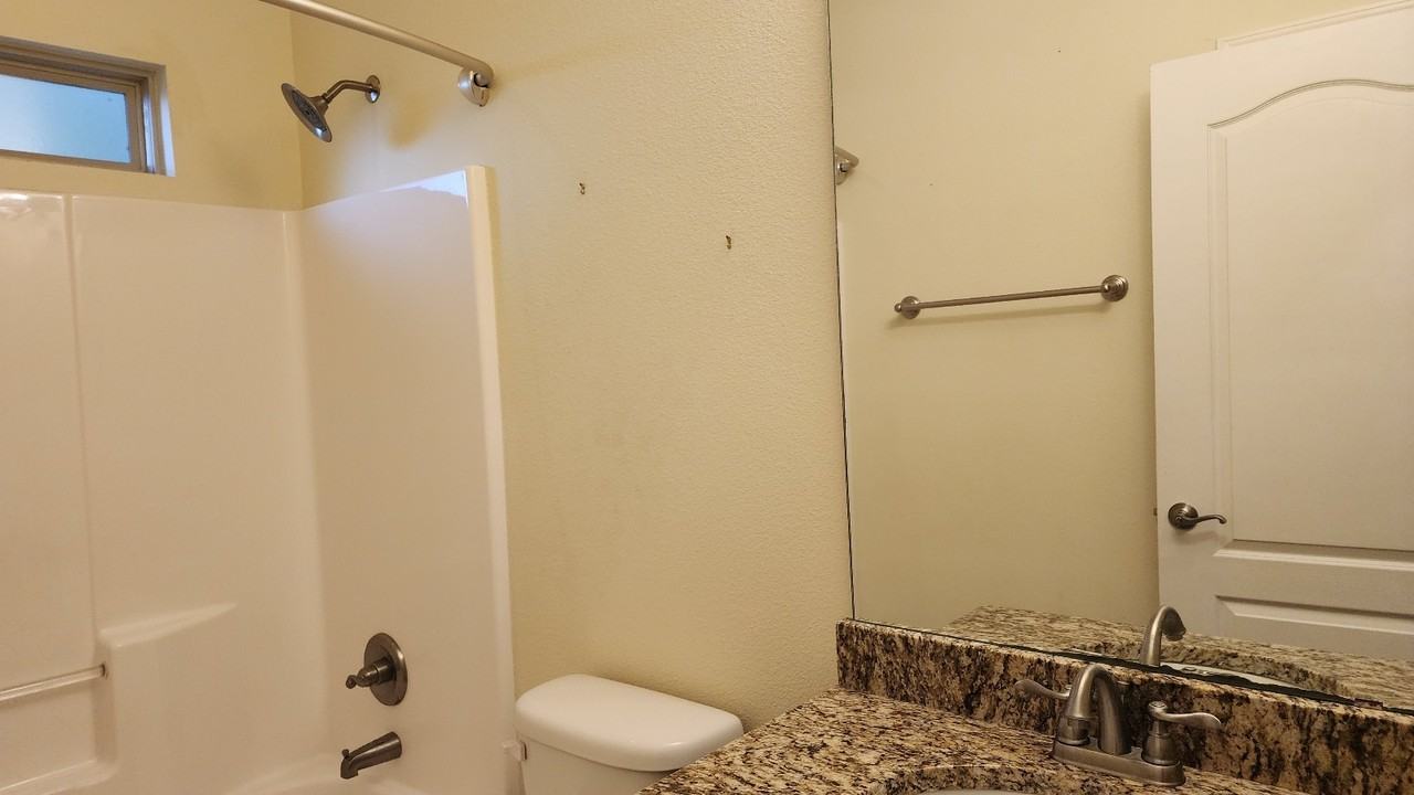 3934 Fielding Ct - Photo 5 of 25