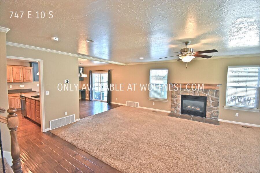 747 10 South - Photo 2 of 50