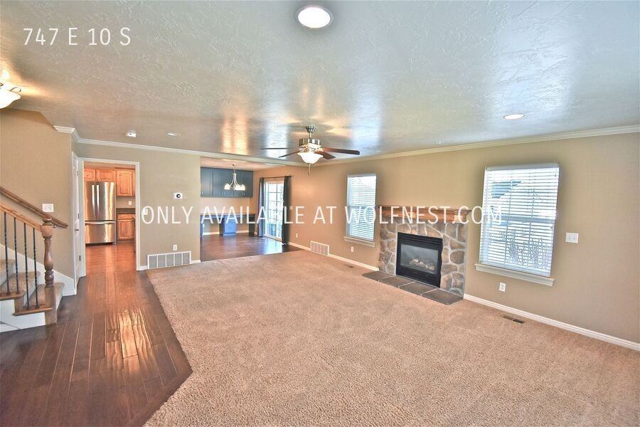 747 10 South - Photo 3 of 50