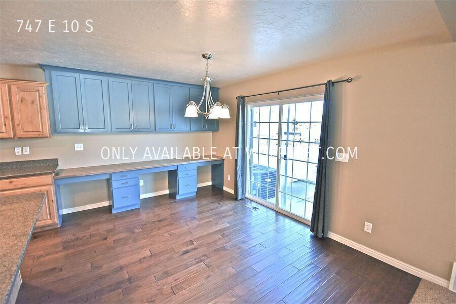 747 10 South - Photo 7 of 50