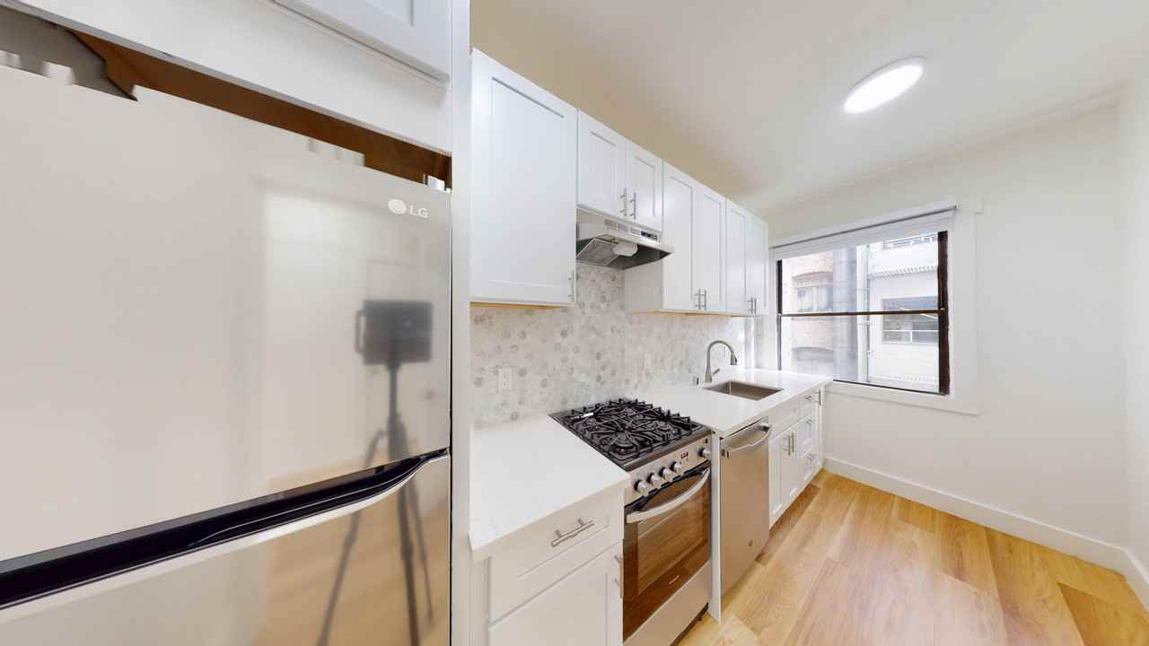 530 Stockton Street - Photo 6 of 50