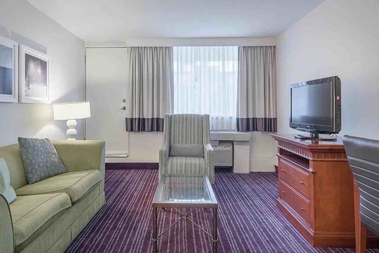 2170 Avenue Lincoln - Photo 5 of 13