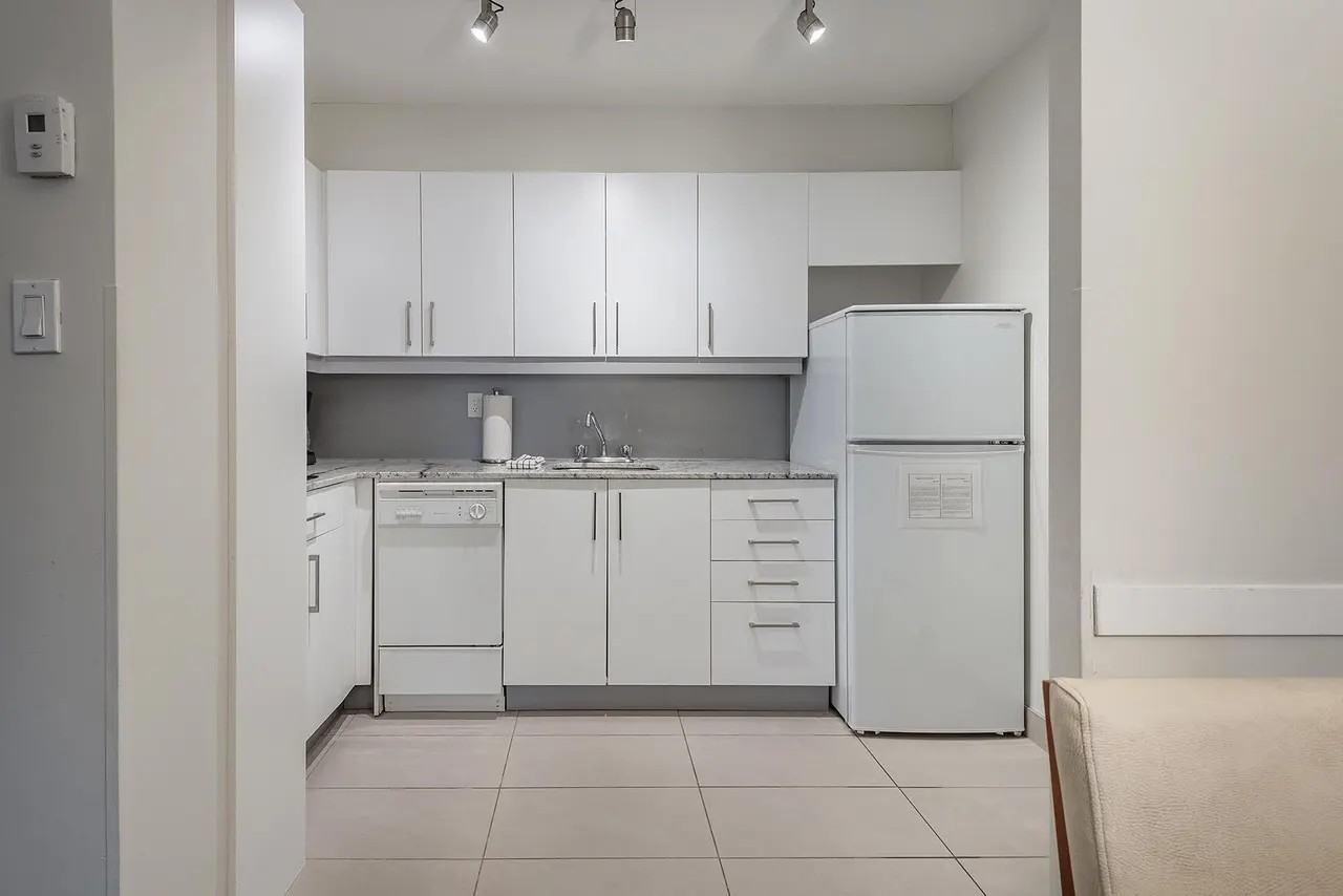 2170 Avenue Lincoln - Photo 2 of 13