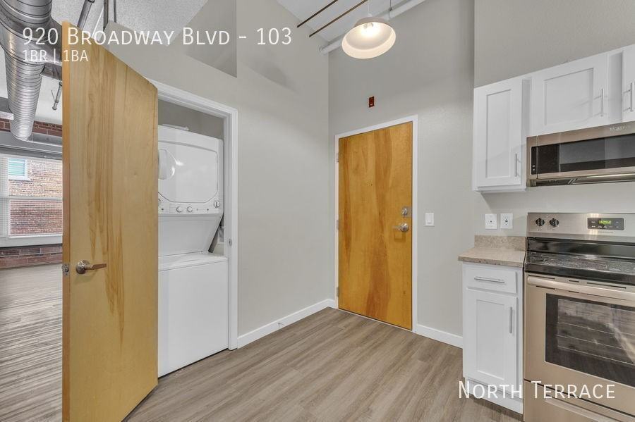 920 Broadway Boulevard #103 - Photo 5 of 17