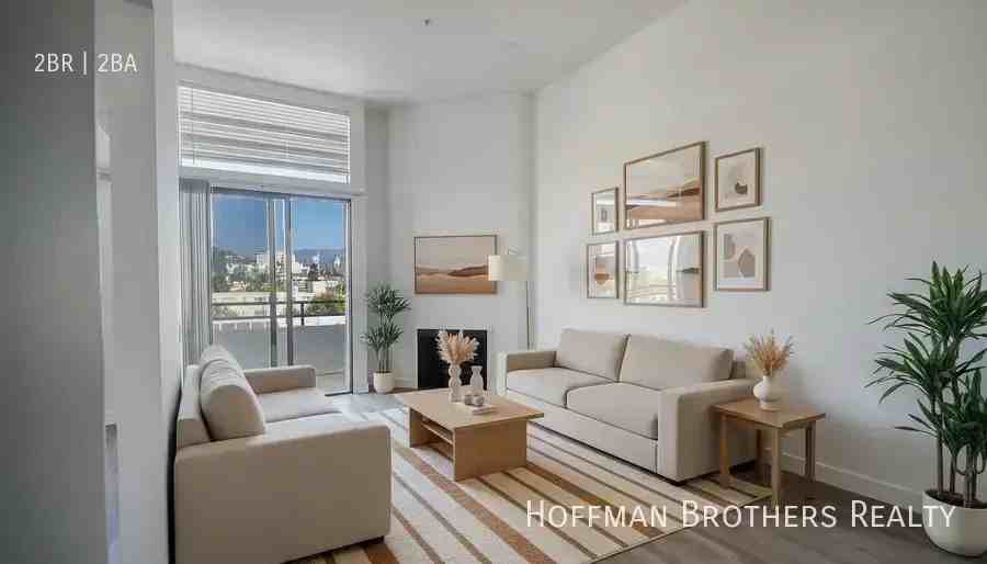 1229 North Mansfield Avenue #102