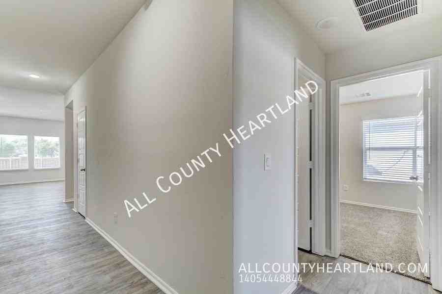 3425 Molly Drive - Photo 4 of 28