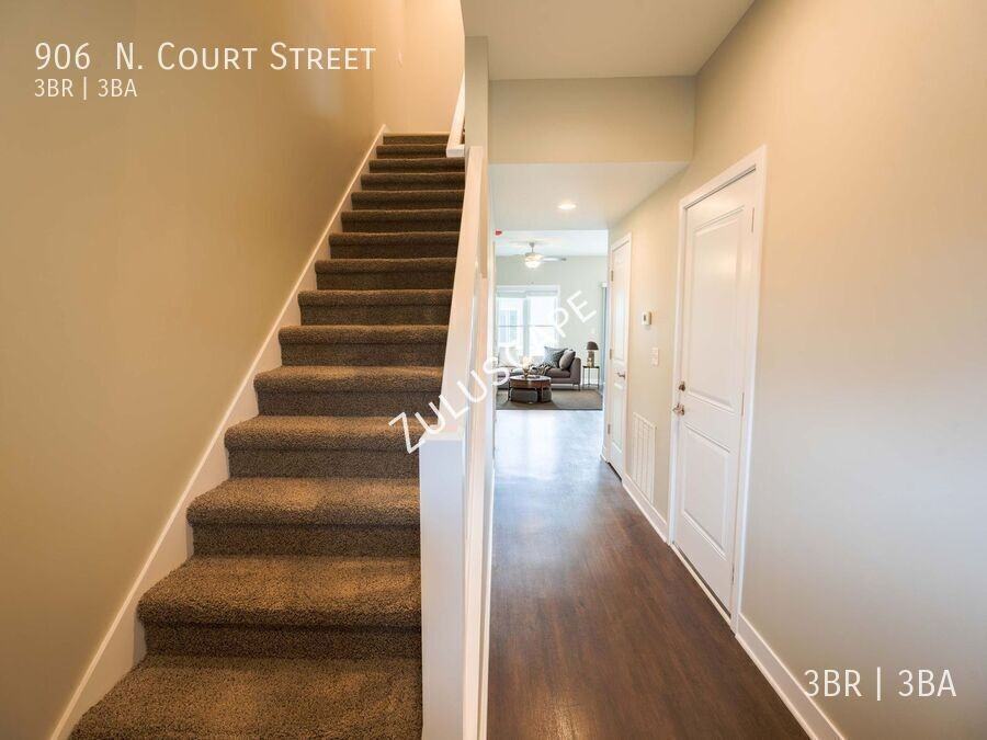 906 North Court Street - Photo 2 of 13