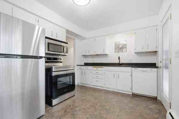 1439 McAfee St - Photo 5 of 12