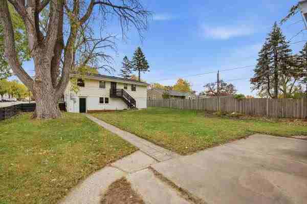 1439 McAfee St - Photo 4 of 12