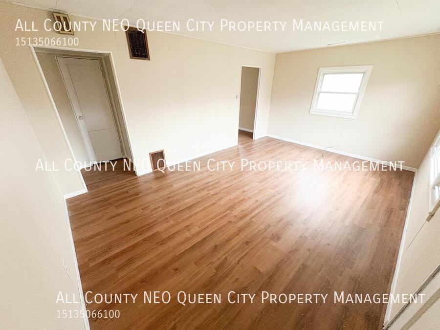 2440 Ulrich Ave - Photo 4 of 18