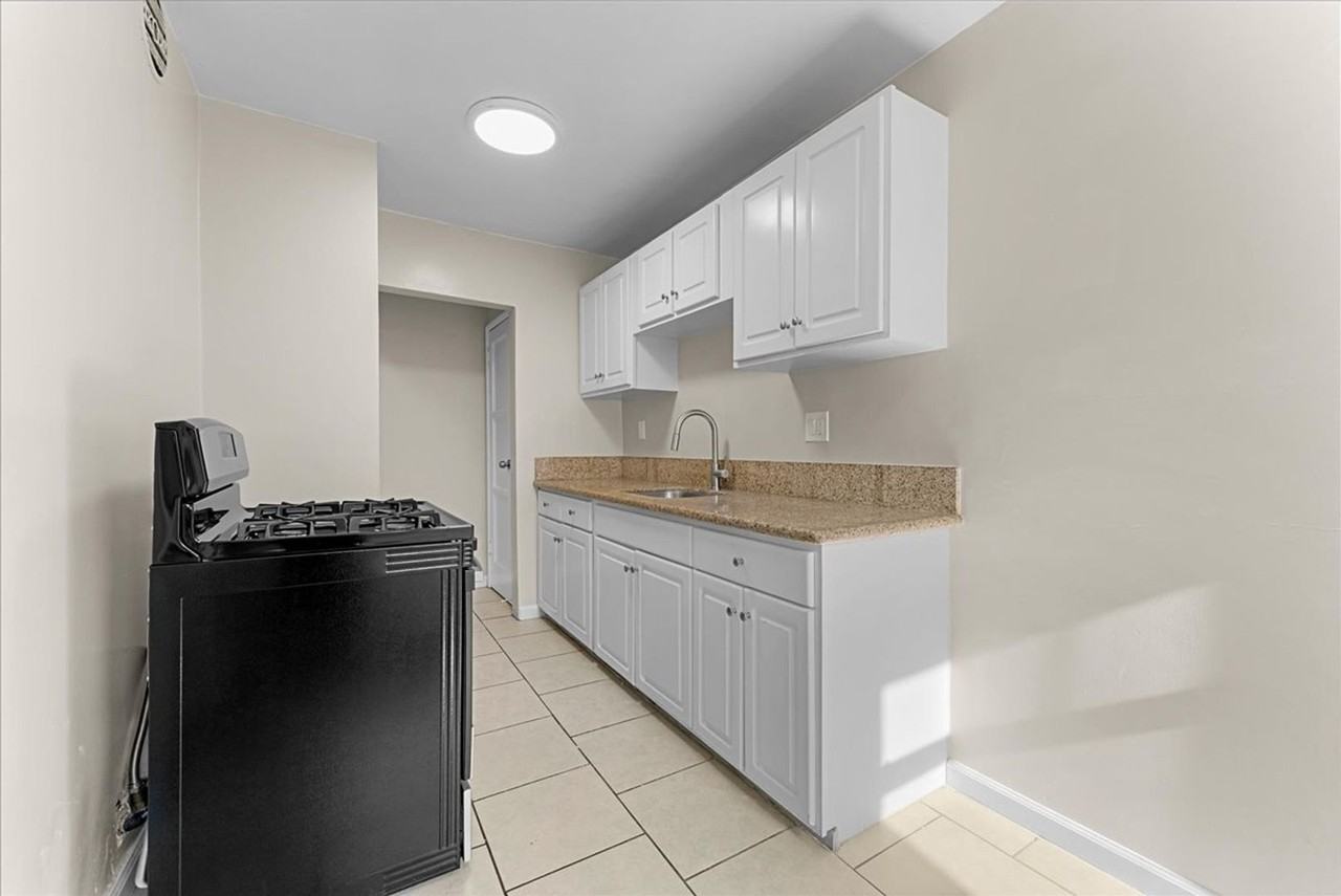 1922 Locust Avenue #01 - Photo 3 of 10