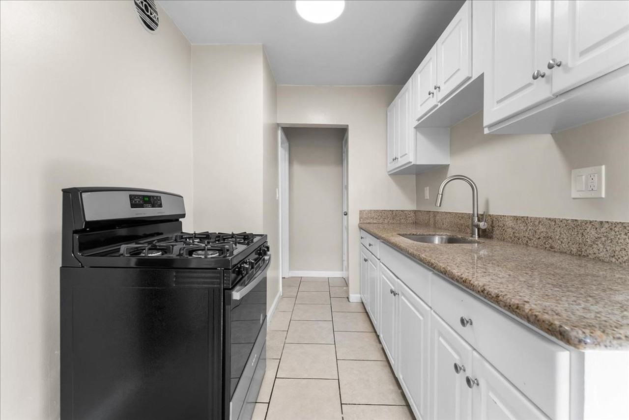 1922 Locust Avenue #01 - Photo 4 of 10