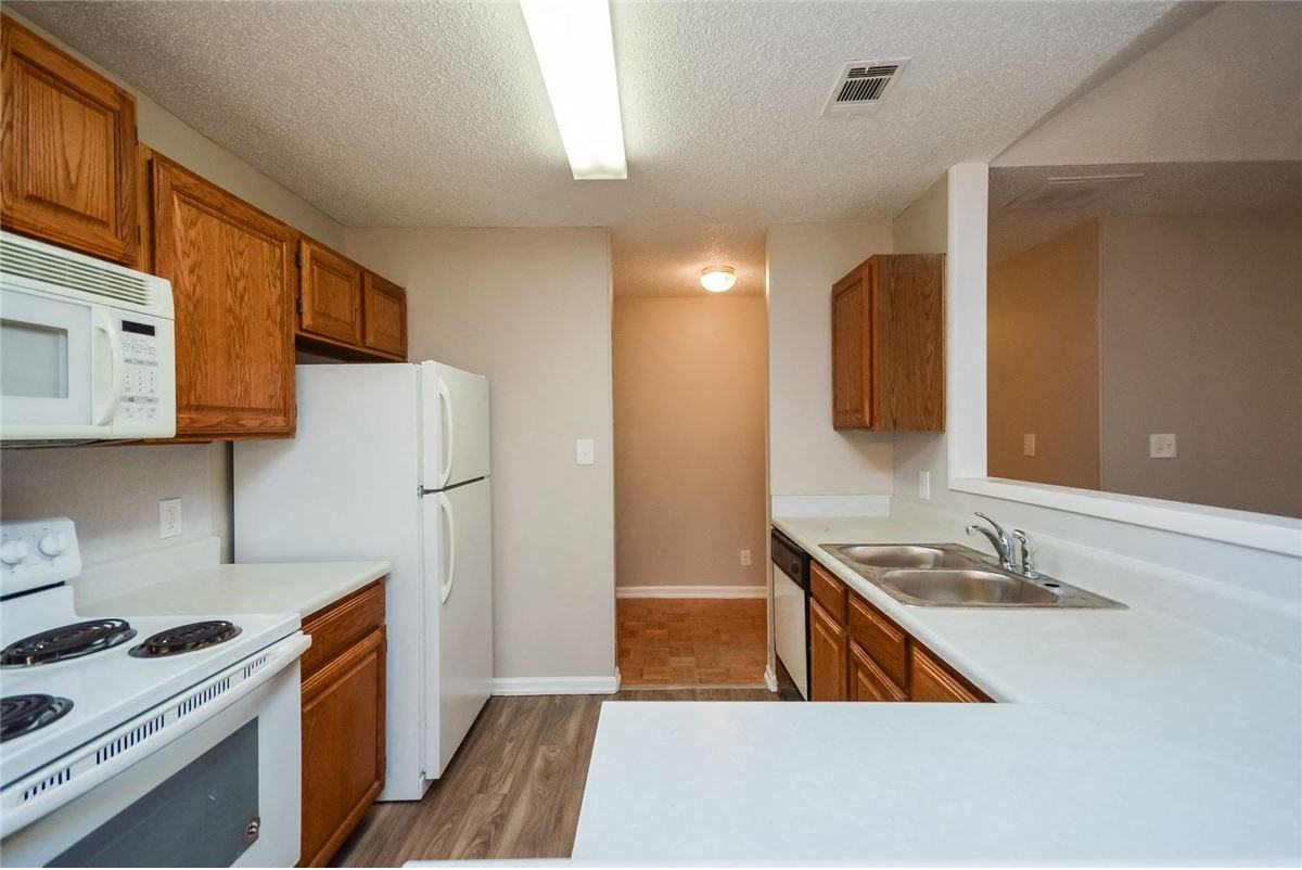 250 Helen Lane - Photo 2 of 14