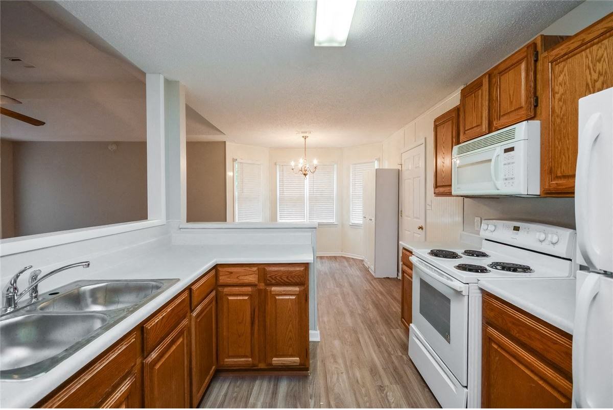 250 Helen Lane - Photo 3 of 14