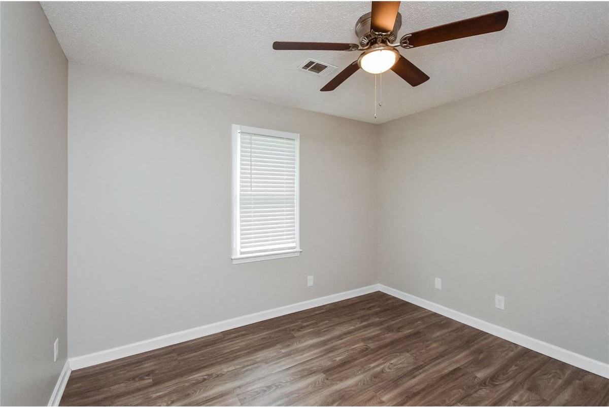 250 Helen Lane - Photo 5 of 14