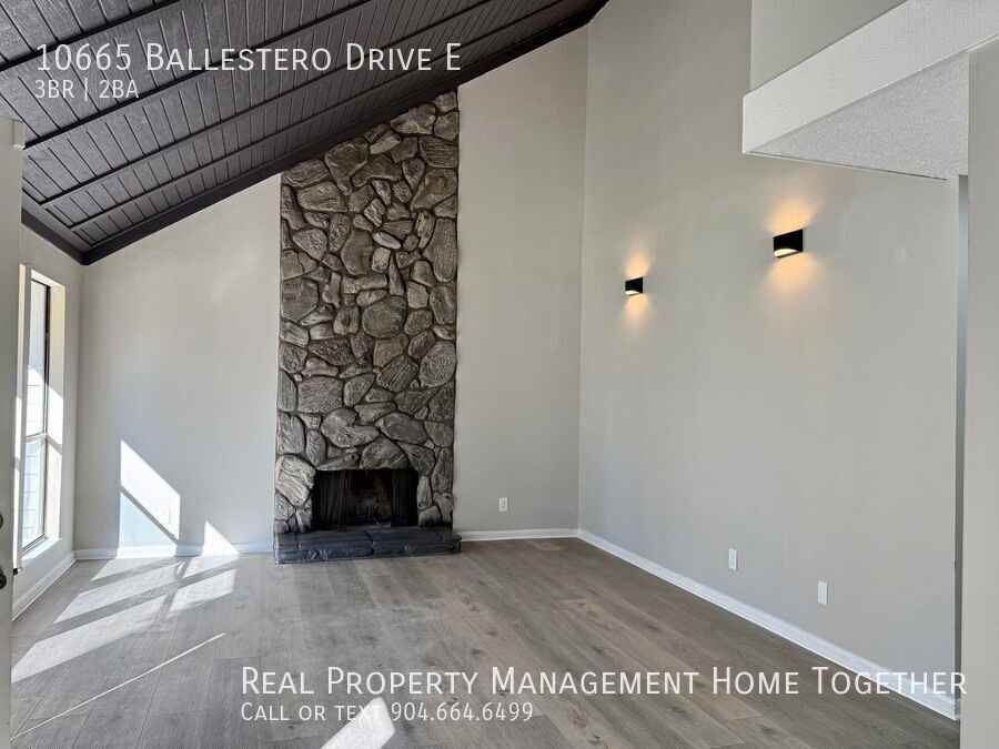 10665 East Ballestero Drive - Photo 4 of 36