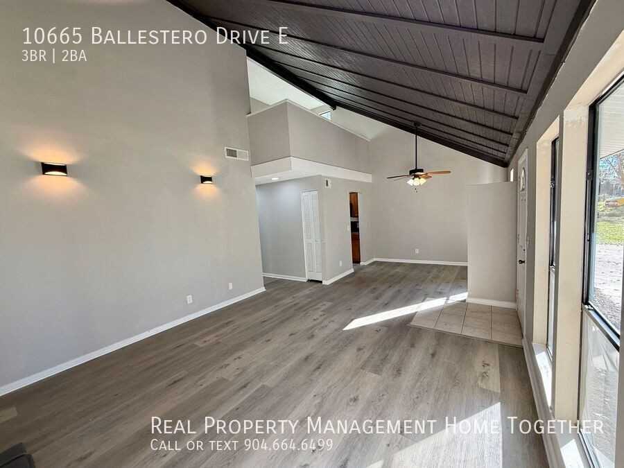 10665 East Ballestero Drive - Photo 7 of 36