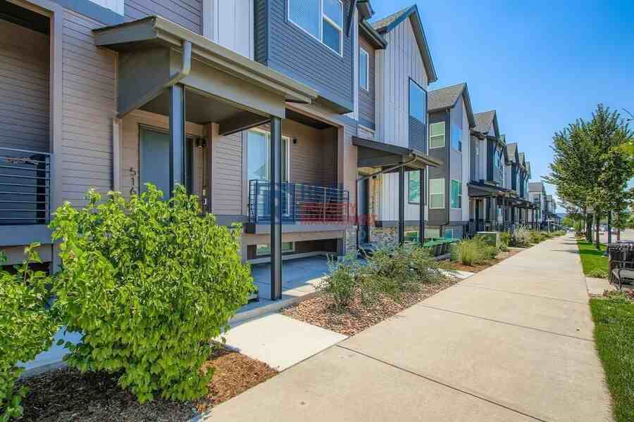 5160 Ward Rd - Photo 2 of 29