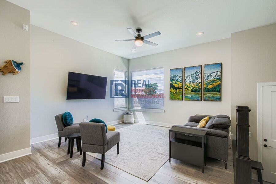 5160 Ward Rd - Photo 4 of 29