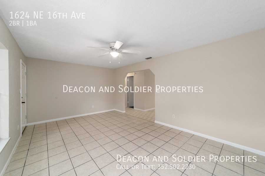 1624 Northeast 16th Avenue - Photo 4 of 24