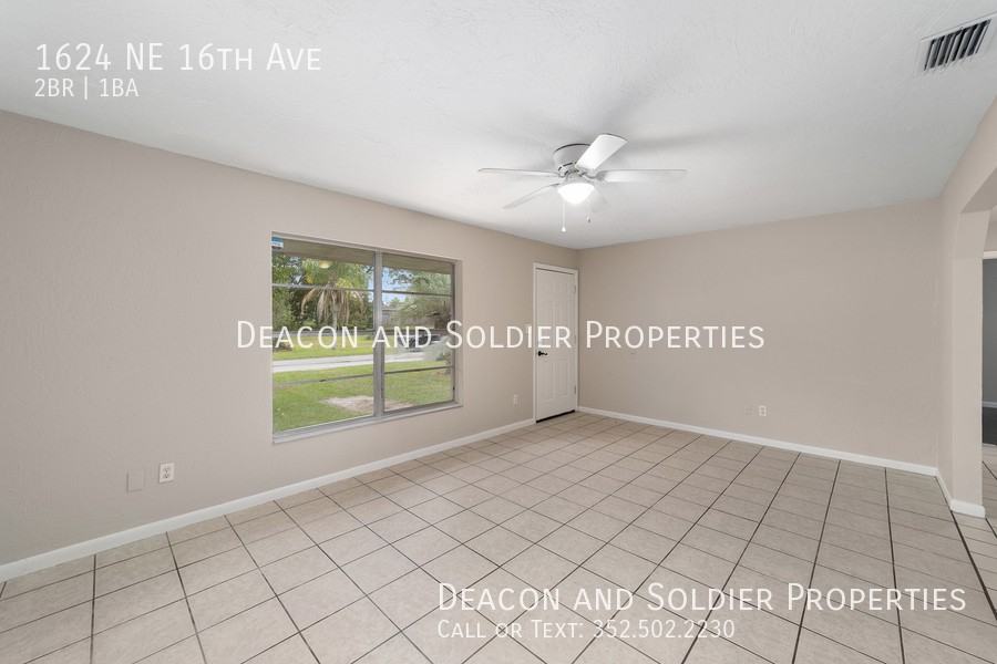 1624 Northeast 16th Avenue - Photo 5 of 24