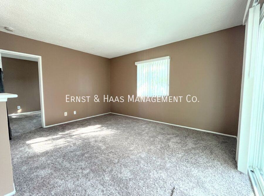 2909 East 6th Street #B - Photo 3 of 5