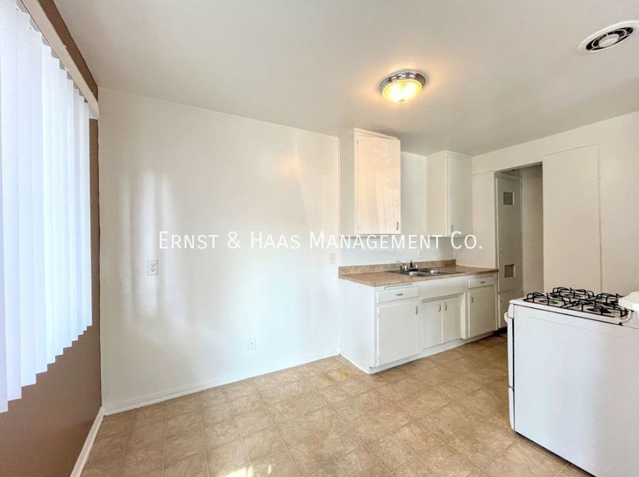 2909 East 6th Street #B - Photo 4 of 5