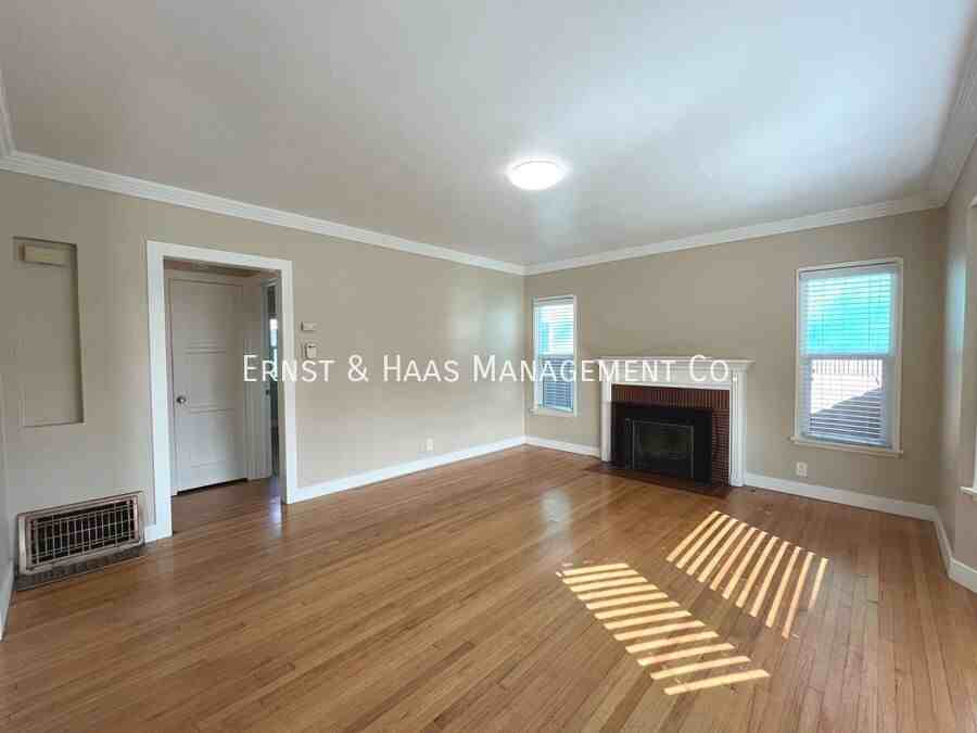 215 East Scott Street - Photo 2 of 16