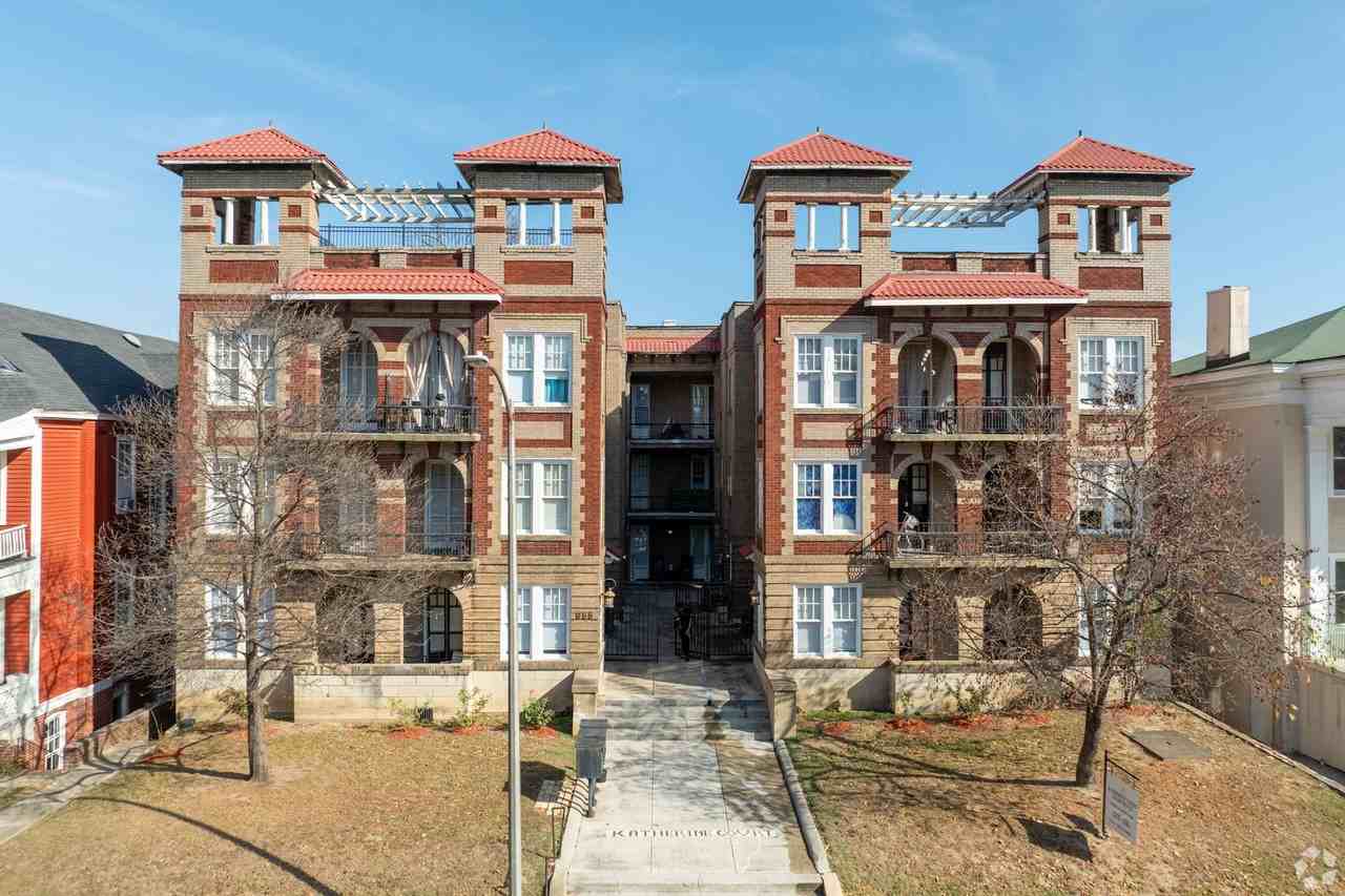 855 Mulberry Street #202