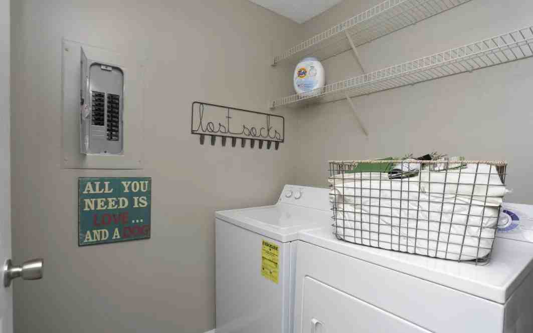 802 Caledon Court #802 - Photo 4 of 6