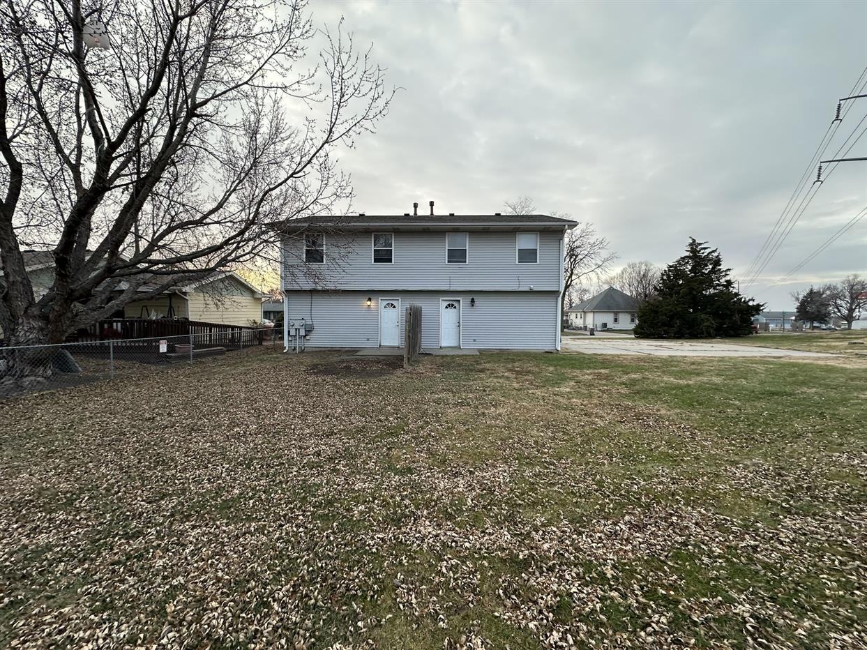 926 West Belmont Avenue - Photo 4 of 22