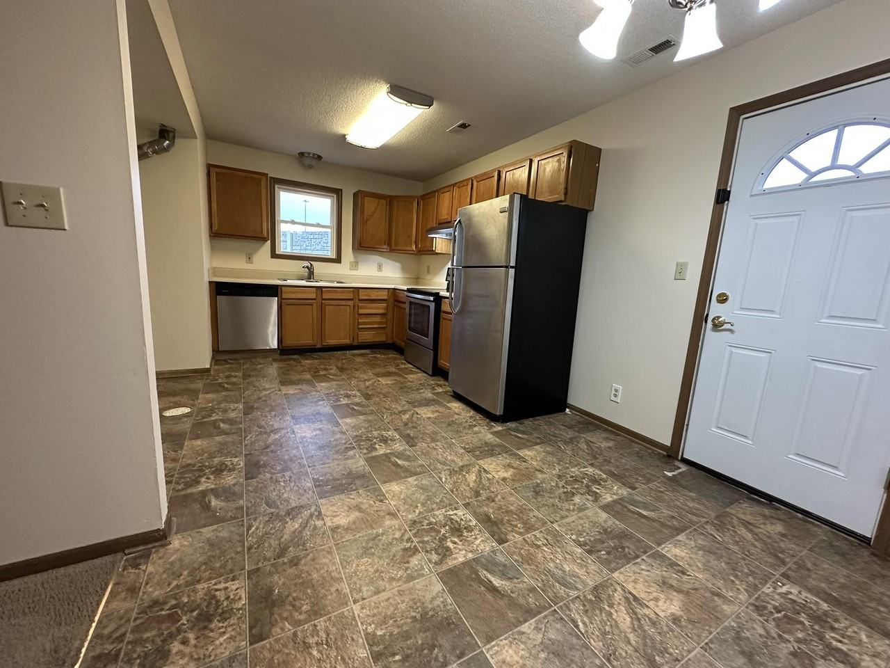 926 West Belmont Avenue - Photo 5 of 22