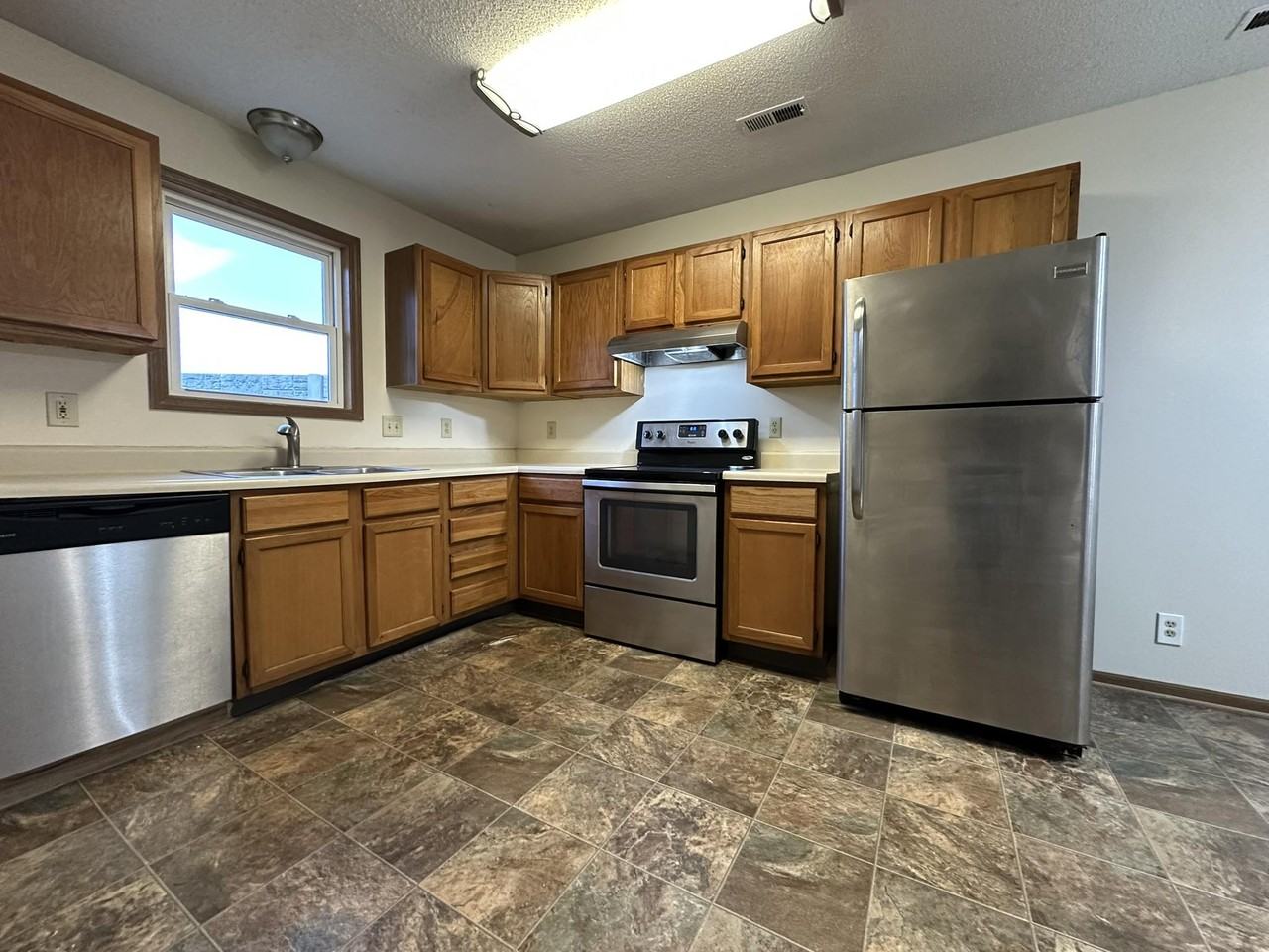 926 West Belmont Avenue - Photo 7 of 22