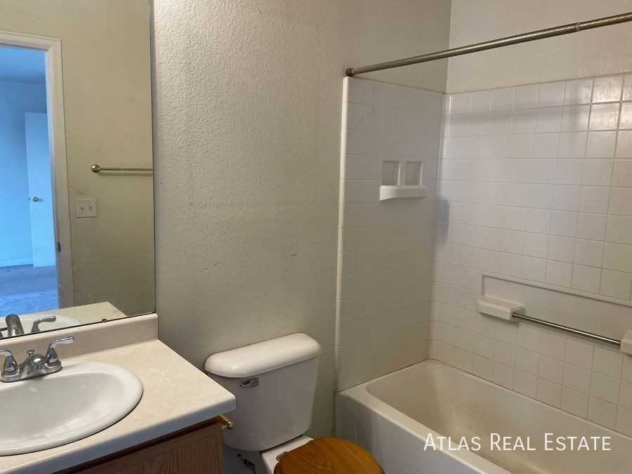 843 Mockingbird St - Photo 7 of 11