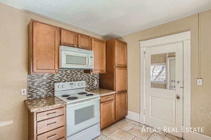 1416 11th Ave #A - Photo 5 of 22