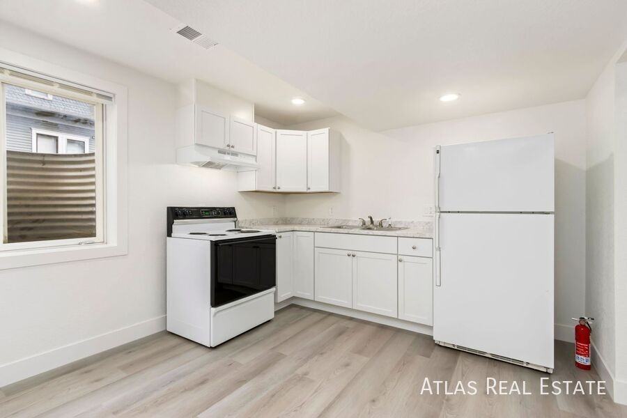 1904 8th Ave #B - Photo 2 of 15