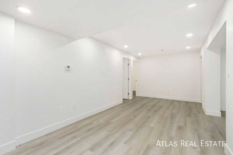 1904 8th Ave #B - Photo 3 of 15