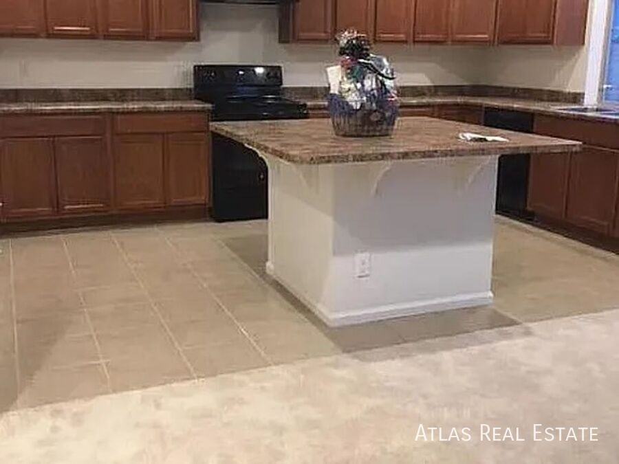 18252 East 52nd Avenue - Photo 5 of 20