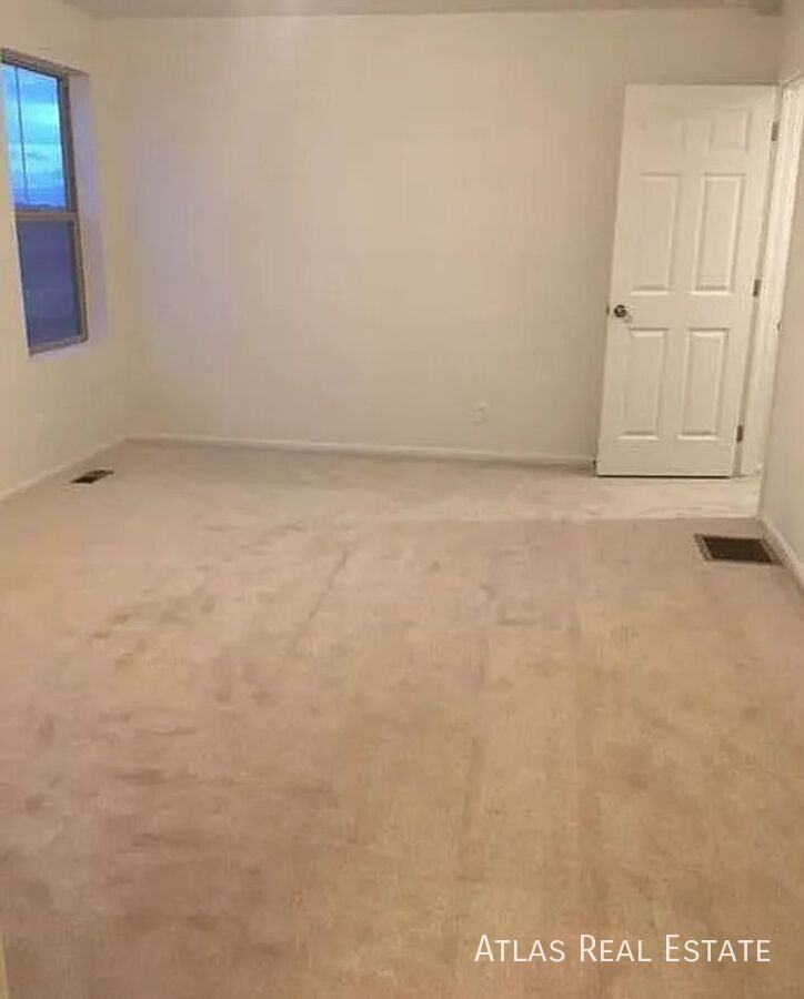 18252 East 52nd Avenue - Photo 7 of 20