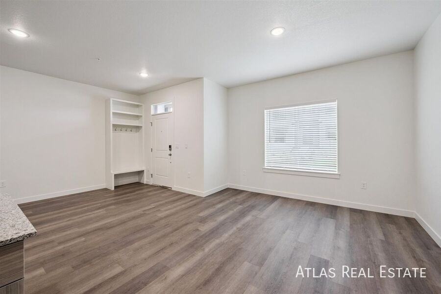 660 Hewlett Aly - Photo 4 of 50