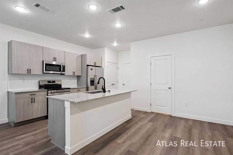 660 Hewlett Aly - Photo 6 of 50