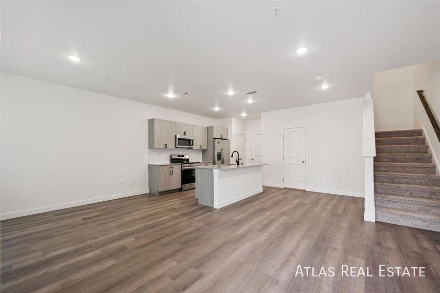 629 Leland Aly - Photo 5 of 50