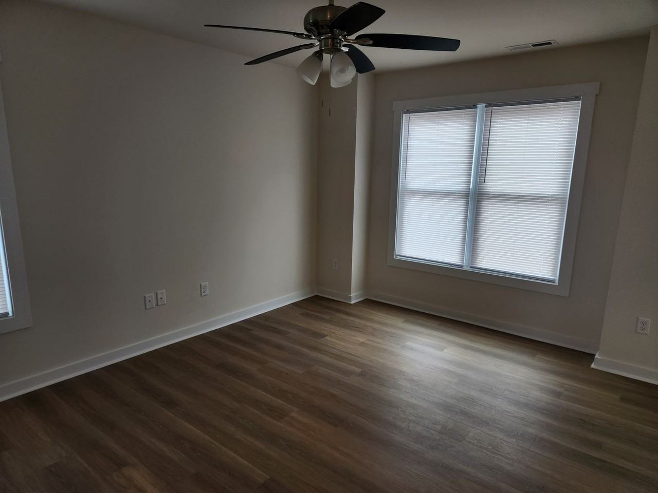 111 Dinwiddie Avenue - Photo 3 of 12