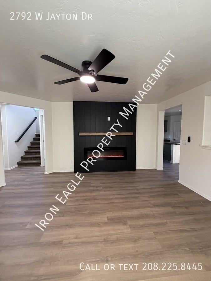 2792 W Jayton Dr - Photo 2 of 34